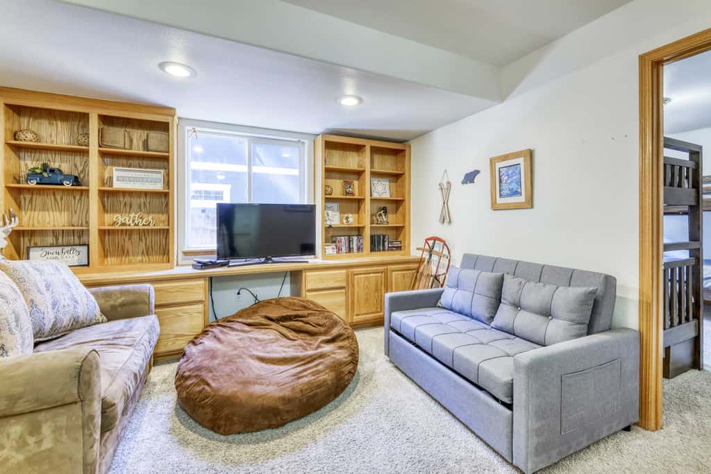 Pet Friendly Tahoe Cabin with Hot Tub & Foosball