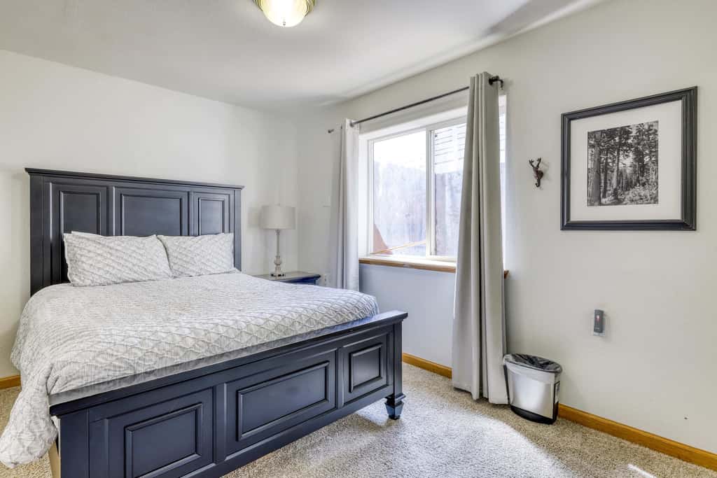 Pet Friendly Tahoe Cabin with Hot Tub & Foosball