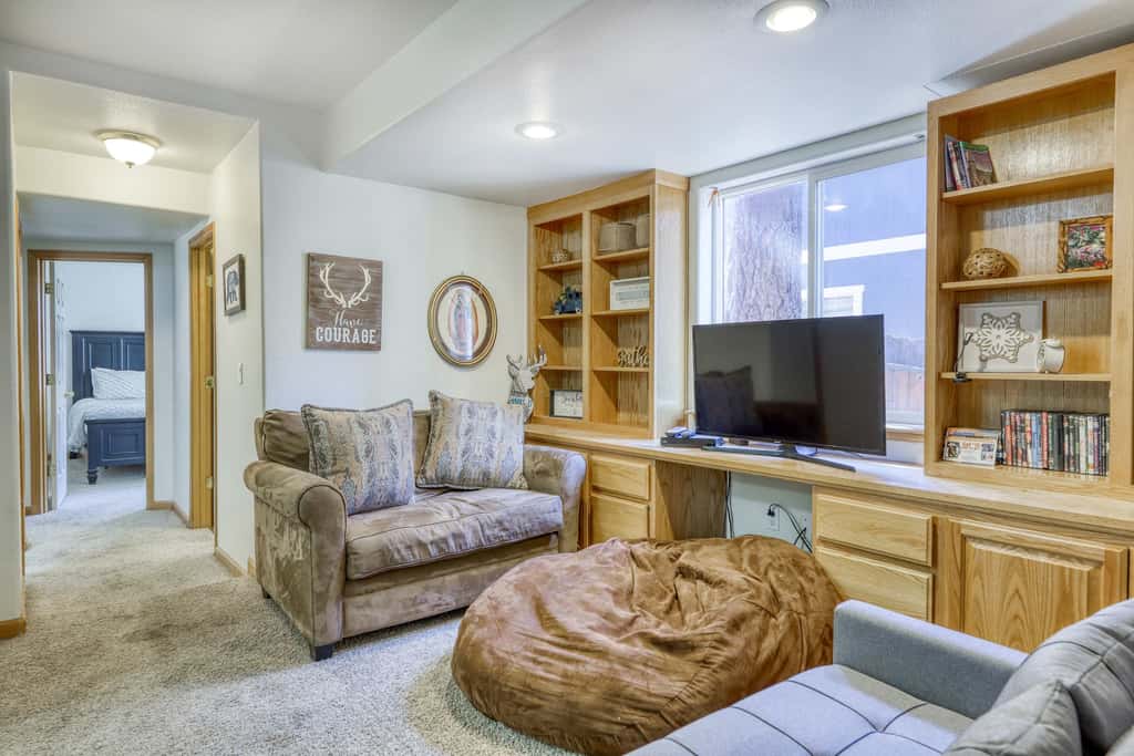 Pet Friendly Tahoe Cabin with Hot Tub & Foosball