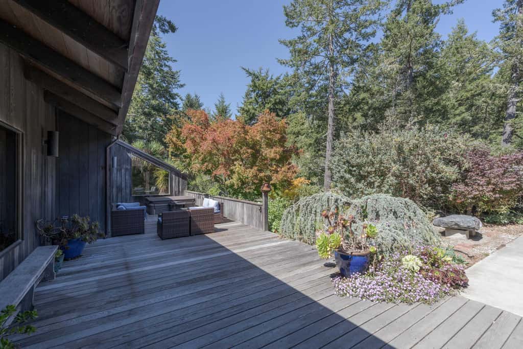 SeaBreeze Serenity - Sea Ranch ocean-view home with chef's kitchen, stone fireplace & private hot tub, dog friendly