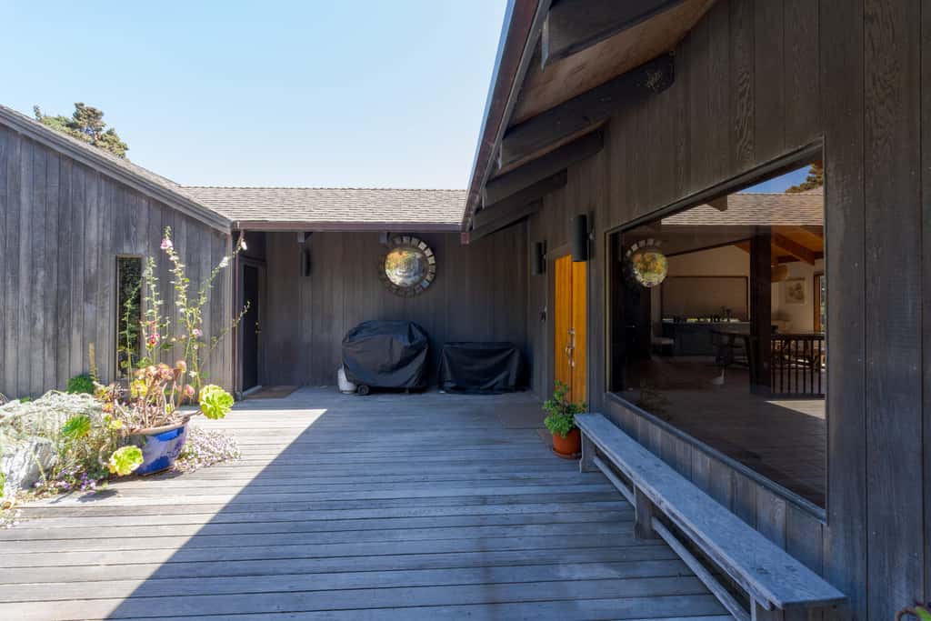 SeaBreeze Serenity - Sea Ranch ocean-view home with chef's kitchen, stone fireplace & private hot tub, dog friendly