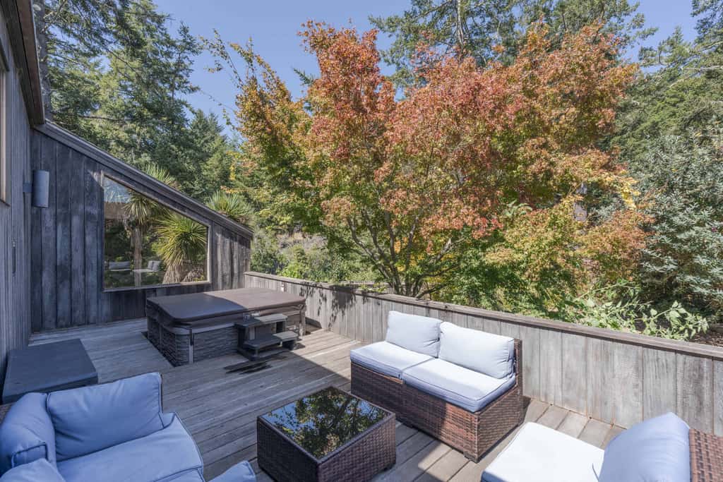 SeaBreeze Serenity - Sea Ranch ocean-view home with chef's kitchen, stone fireplace & private hot tub, dog friendly