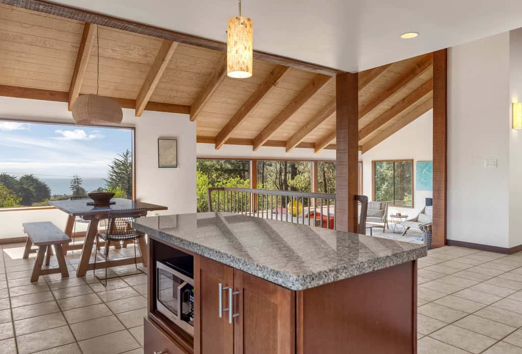 SeaBreeze Serenity - Sea Ranch ocean-view home with chef's kitchen, stone fireplace & private hot tub, dog friendly