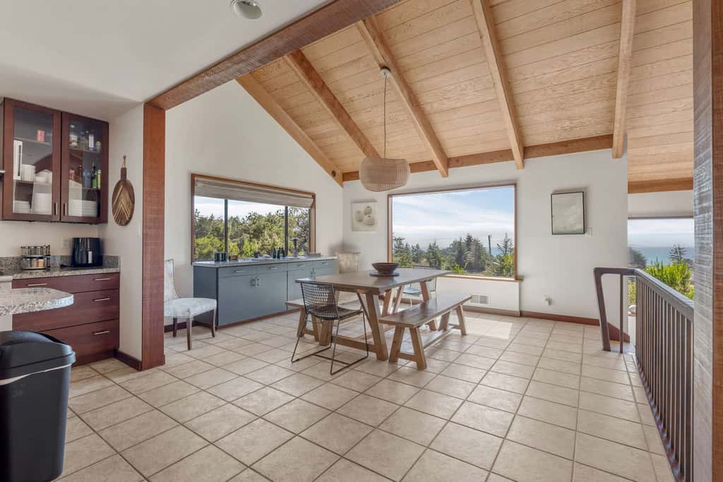 SeaBreeze Serenity - Sea Ranch ocean-view home with chef's kitchen, stone fireplace & private hot tub, dog friendly