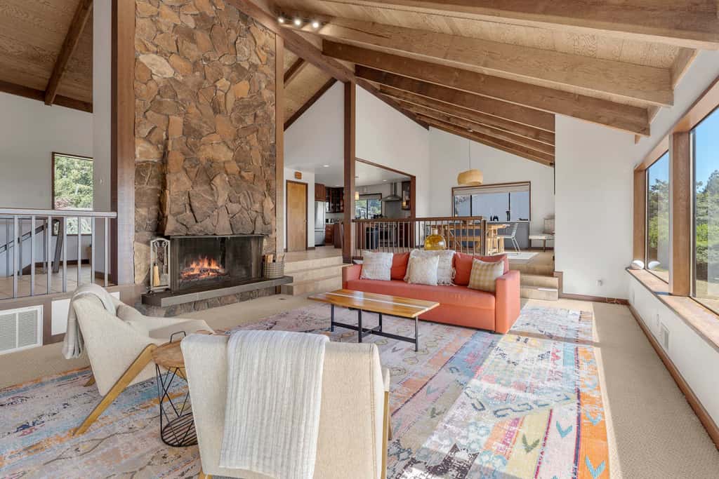 SeaBreeze Serenity - Sea Ranch ocean-view home with chef's kitchen, stone fireplace & private hot tub, dog friendly