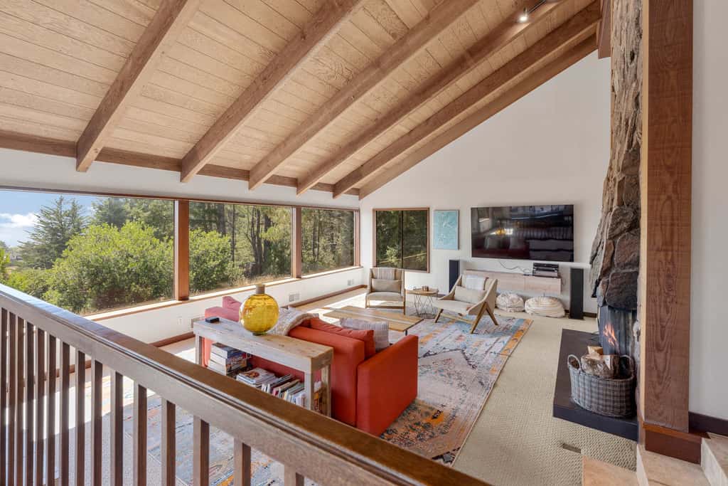 SeaBreeze Serenity - Sea Ranch ocean-view home with chef's kitchen, stone fireplace & private hot tub, dog friendly