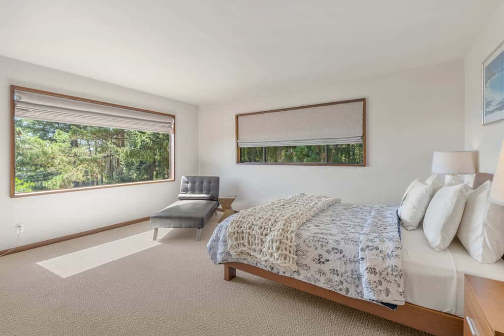 SeaBreeze Serenity - Sea Ranch ocean-view home with chef's kitchen, stone fireplace & private hot tub, dog friendly