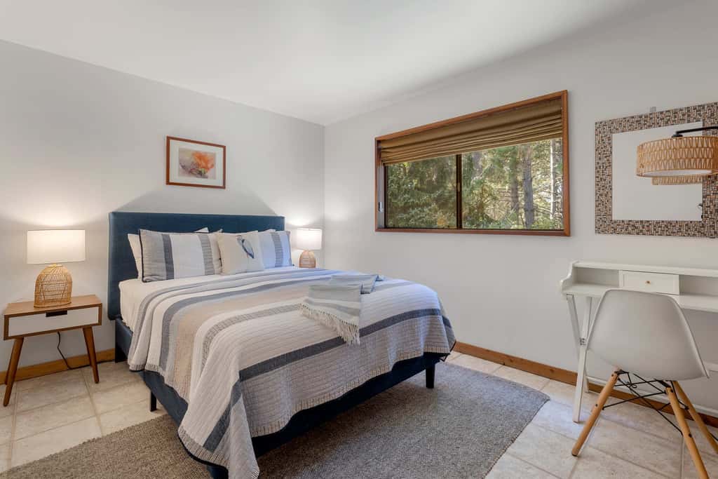 SeaBreeze Serenity - Sea Ranch ocean-view home with chef's kitchen, stone fireplace & private hot tub, dog friendly