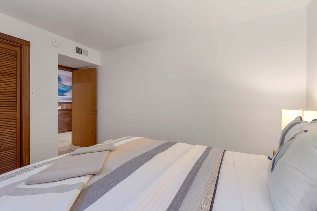 SeaBreeze Serenity - Sea Ranch ocean-view home with chef's kitchen, stone fireplace & private hot tub, dog friendly