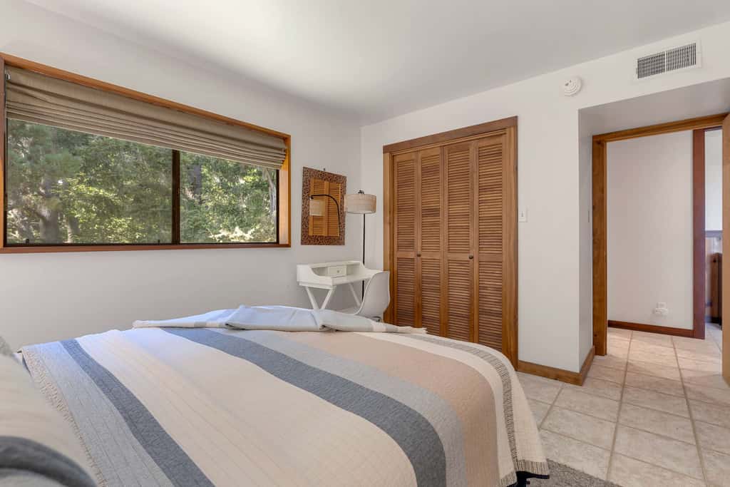 SeaBreeze Serenity - Sea Ranch ocean-view home with chef's kitchen, stone fireplace & private hot tub, dog friendly