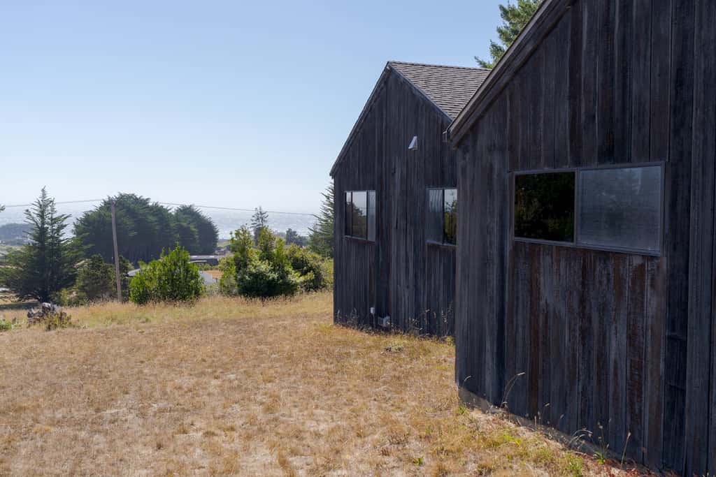 SeaBreeze Serenity - Sea Ranch ocean-view home with chef's kitchen, stone fireplace & private hot tub, dog friendly