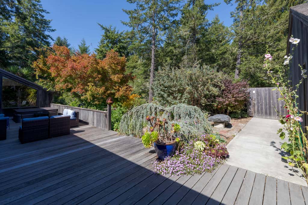 SeaBreeze Serenity - Sea Ranch ocean-view home with chef's kitchen, stone fireplace & private hot tub, dog friendly