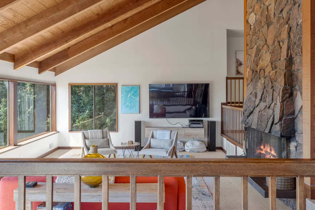 SeaBreeze Serenity - Sea Ranch ocean-view home with chef's kitchen, stone fireplace & private hot tub, dog friendly
