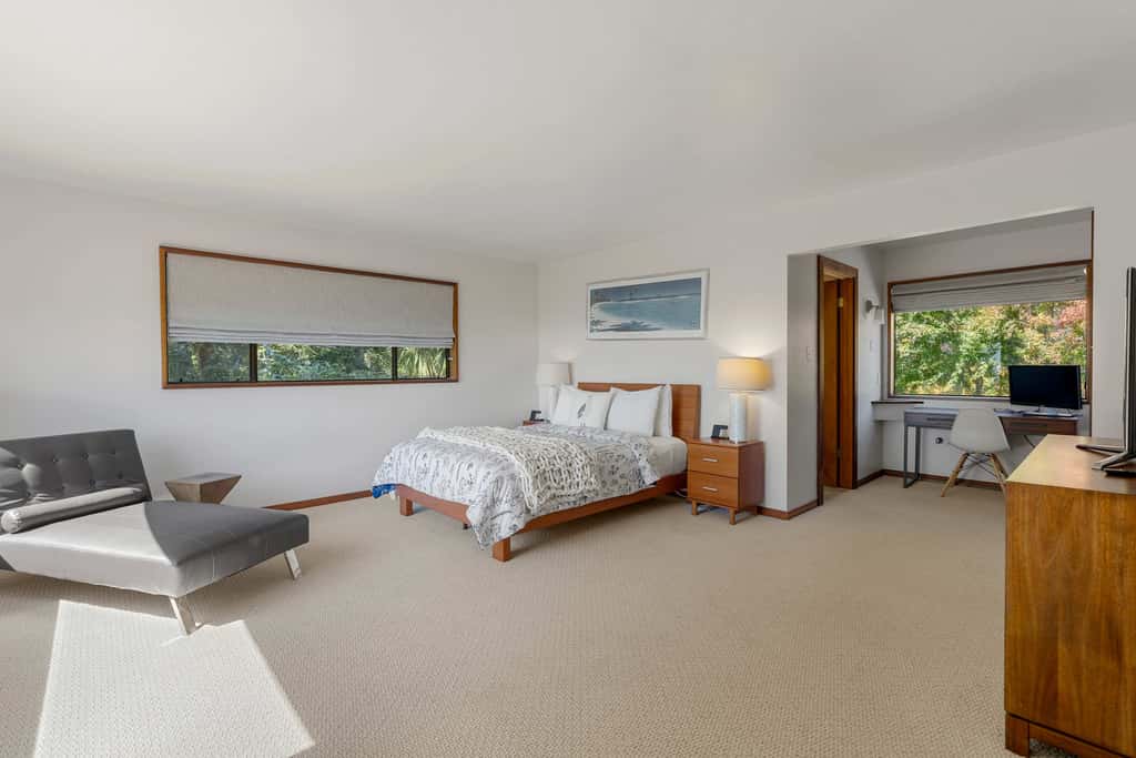 SeaBreeze Serenity - Sea Ranch ocean-view home with chef's kitchen, stone fireplace & private hot tub, dog friendly