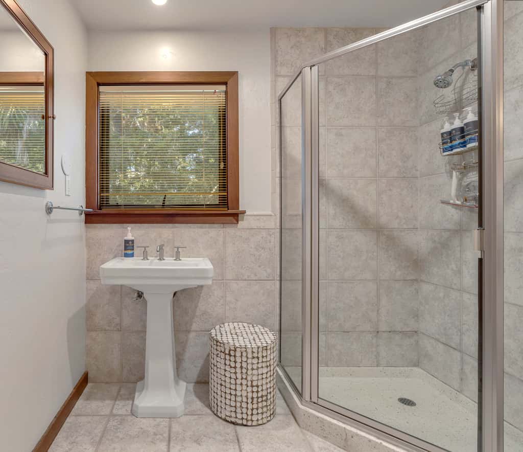 SeaBreeze Serenity - Sea Ranch ocean-view home with chef's kitchen, stone fireplace & private hot tub, dog friendly