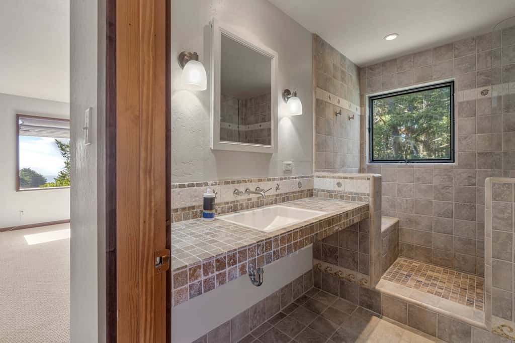 SeaBreeze Serenity - Sea Ranch ocean-view home with chef's kitchen, stone fireplace & private hot tub, dog friendly