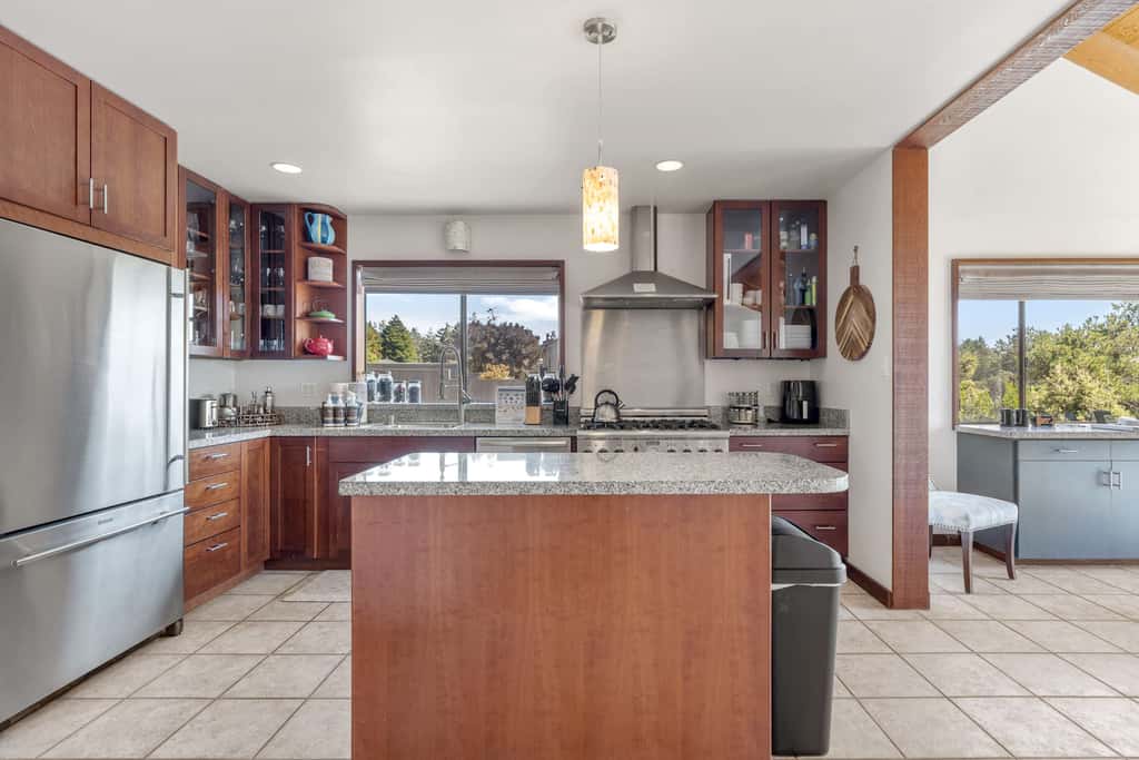 SeaBreeze Serenity - Sea Ranch ocean-view home with chef's kitchen, stone fireplace & private hot tub, dog friendly