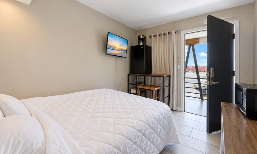 Welcome to Seashell Escape on Tenth, unit 216, your inviting coastal retreat just moments from the beautiful shores of Myrtle Beach. Perfect for a relaxing seaside getaway, this charming studio combines comfort, convenience, and easy access to everything the Grand Strand has to offer.
Inside, youâll find a cozy and thoughtfully arranged space with comfortable bedding and convenient essentials, including a mini fridge and microwave. Whether youâre starting your morning with plans for the beach or unwinding after a full day of exploring, the studio provides a comfortable place to relax and recharge.
Spend your days soaking up the sunshine at the nearby beach, lounging by the resortâs outdoor swimming pool, enjoying water activities along the coast, or exploring Myrtle Beachâs popular dining, shopping, entertainment, and attractions.
With the ocean nearby, resort amenities to enjoy, and countless Myrtle Beach experiences within easy reach, Seashell Escape on Tenth is a welcoming home base for your next coastal getaway.