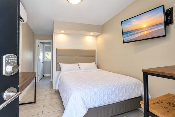Welcome to Seashell Escape on Tenth, unit 216, your inviting coastal retreat just moments from the beautiful shores of Myrtle Beach. Perfect for a relaxing seaside getaway, this charming studio combines comfort, convenience, and easy access to everything the Grand Strand has to offer.
Inside, youâll find a cozy and thoughtfully arranged space with comfortable bedding and convenient essentials, including a mini fridge and microwave. Whether youâre starting your morning with plans for the beach or unwinding after a full day of exploring, the studio provides a comfortable place to relax and recharge.
Spend your days soaking up the sunshine at the nearby beach, lounging by the resortâs outdoor swimming pool, enjoying water activities along the coast, or exploring Myrtle Beachâs popular dining, shopping, entertainment, and attractions.
With the ocean nearby, resort amenities to enjoy, and countless Myrtle Beach experiences within easy reach, Seashell Escape on Tenth is a welcoming home base for your next coastal getaway.