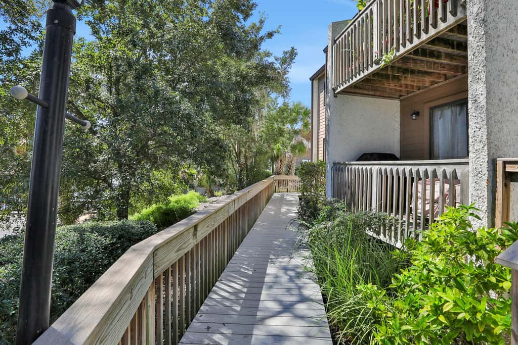 2584 Forest Ridge Dr