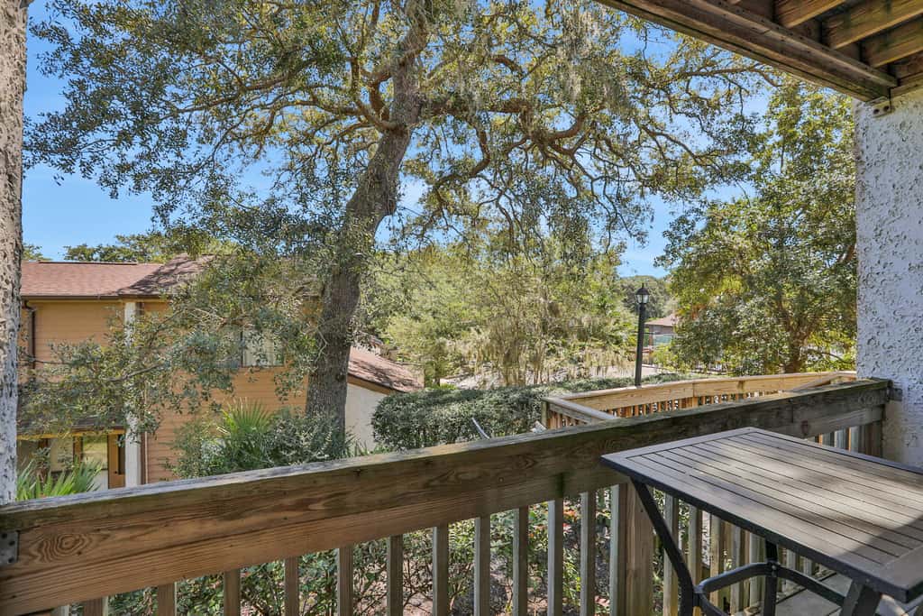 2584 Forest Ridge Dr