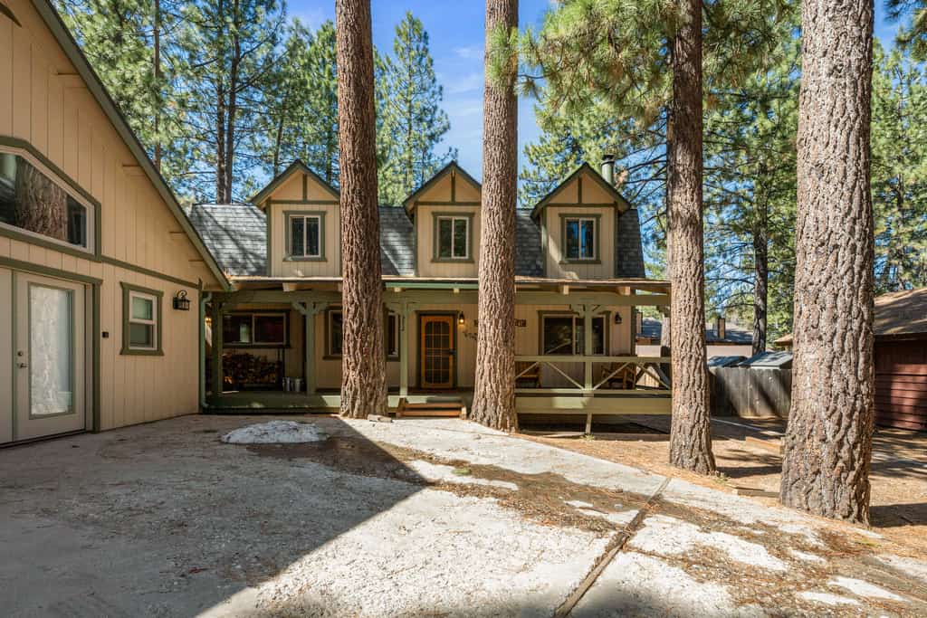 Big Bear Hot Tub | Game Room + Putting Green