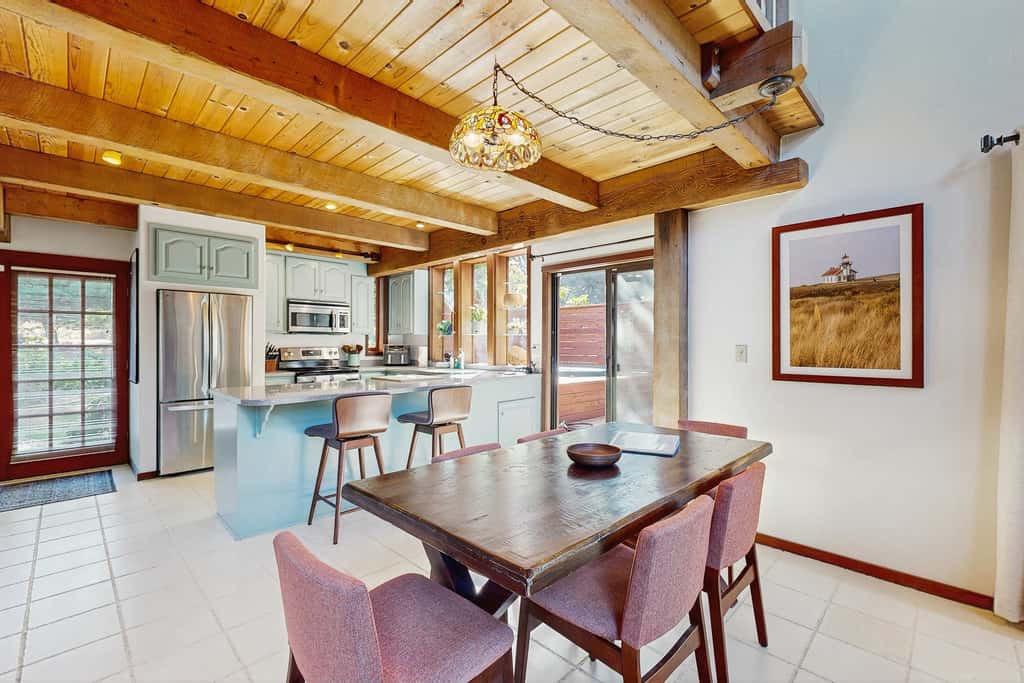 Architectural Retreat, Hot Tub, Gardens & Dog Yard
