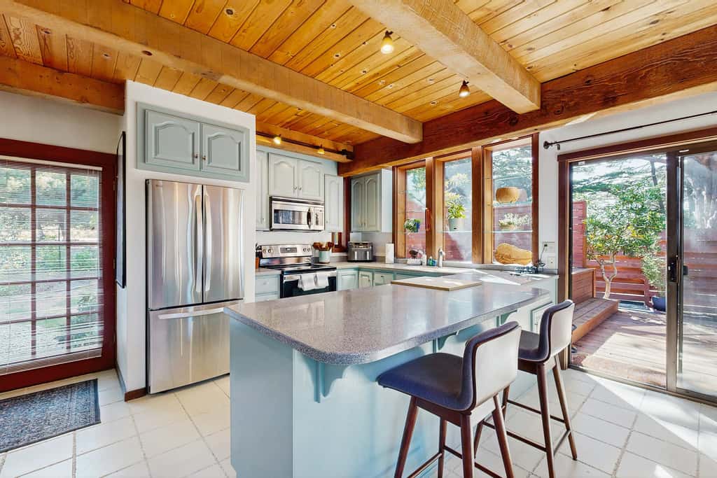 Architectural Retreat, Hot Tub, Gardens & Dog Yard
