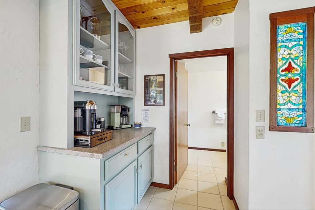 Architectural Retreat, Hot Tub, Gardens & Dog Yard