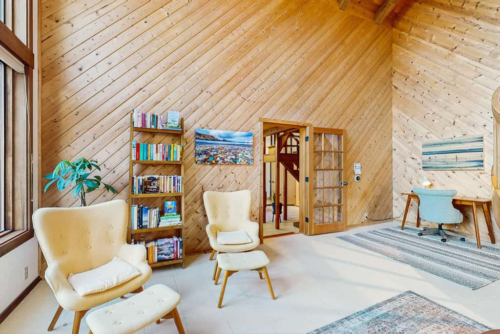 Architectural Retreat, Hot Tub, Gardens & Dog Yard