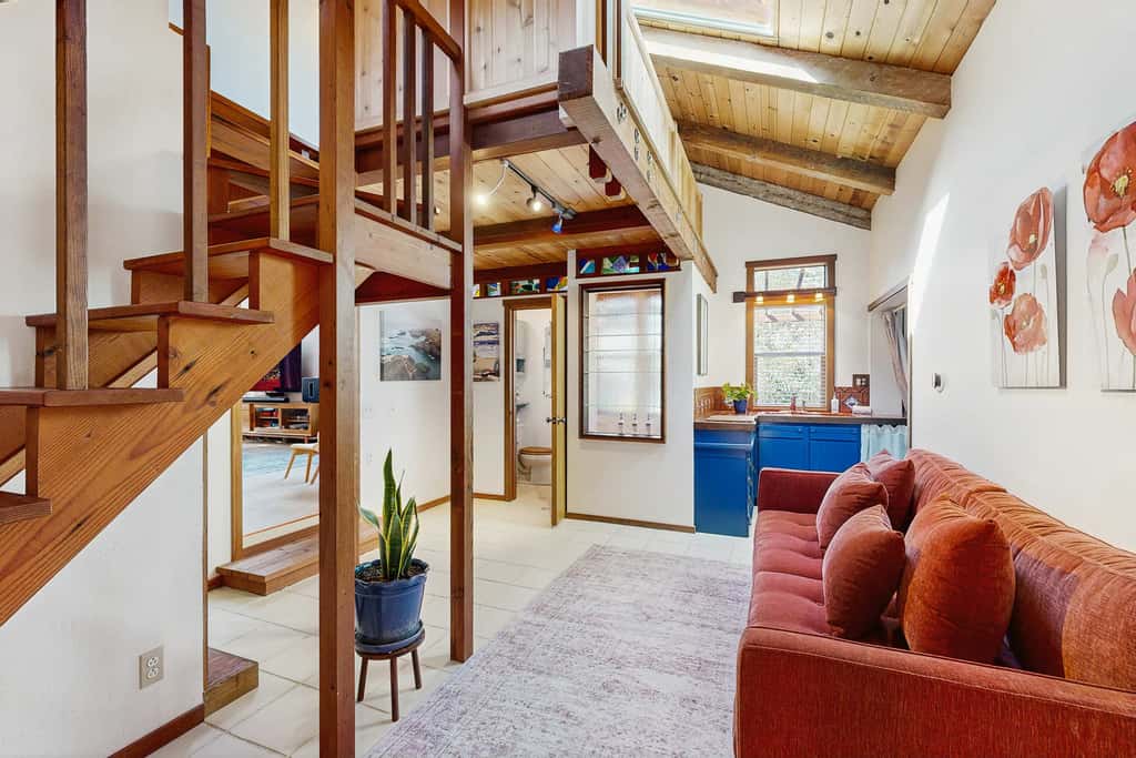 Architectural Retreat, Hot Tub, Gardens & Dog Yard