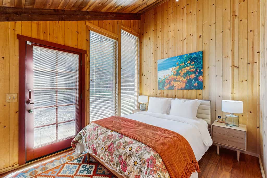 Architectural Retreat, Hot Tub, Gardens & Dog Yard