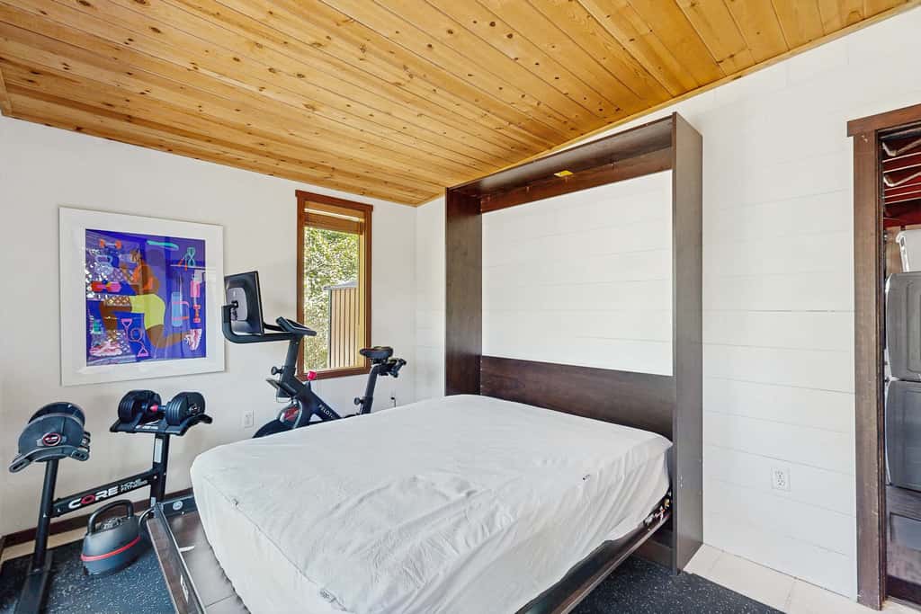 Architectural Retreat, Hot Tub, Gardens & Dog Yard