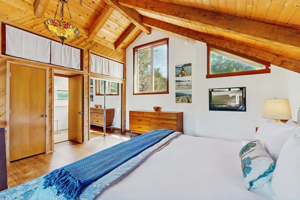 Architectural Retreat, Hot Tub, Gardens & Dog Yard