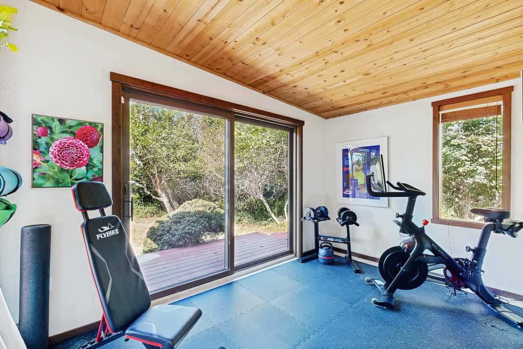 Architectural Retreat, Hot Tub, Gardens & Dog Yard