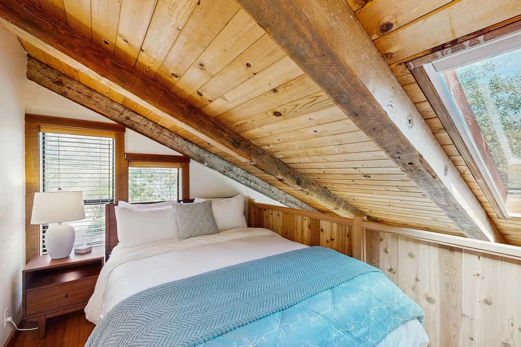 Architectural Retreat, Hot Tub, Gardens & Dog Yard