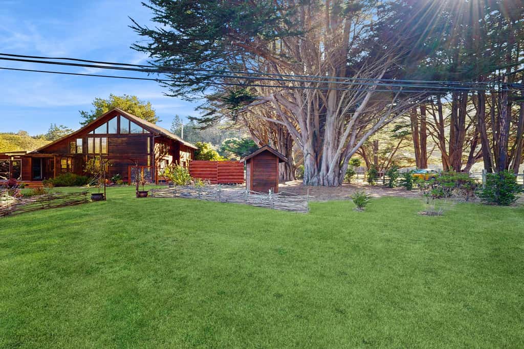 Architectural Retreat, Hot Tub, Gardens & Dog Yard