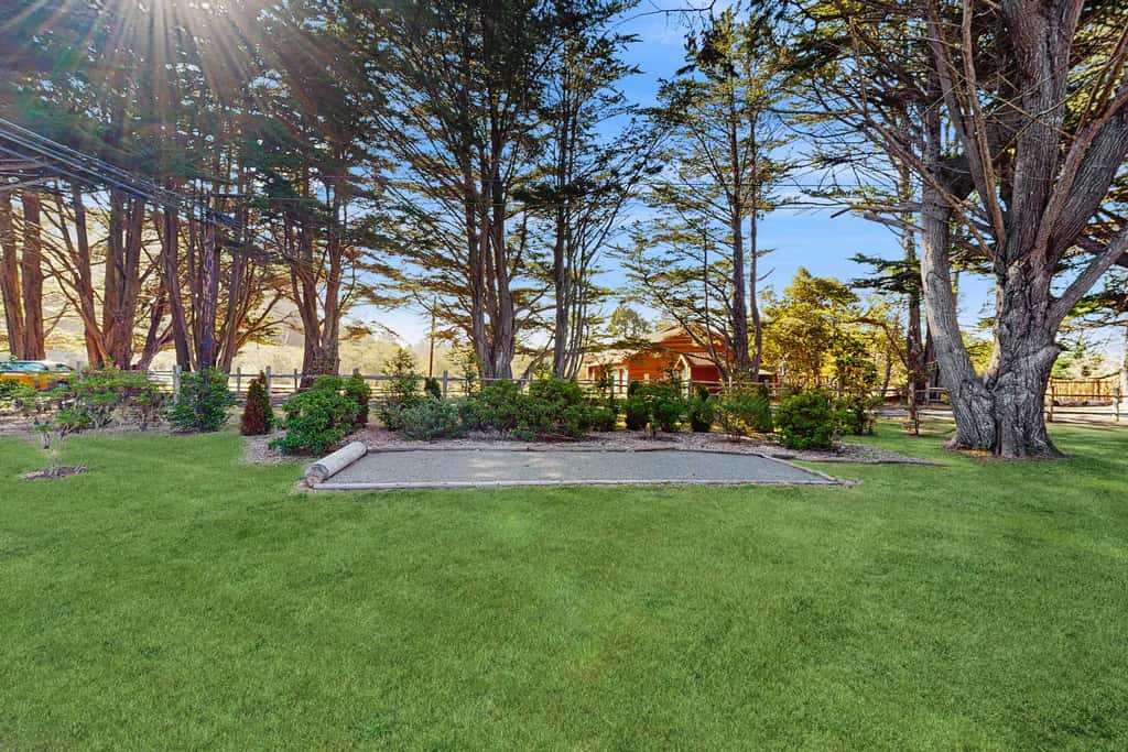 Architectural Retreat, Hot Tub, Gardens & Dog Yard