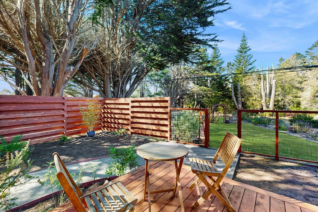 Architectural Retreat, Hot Tub, Gardens & Dog Yard
