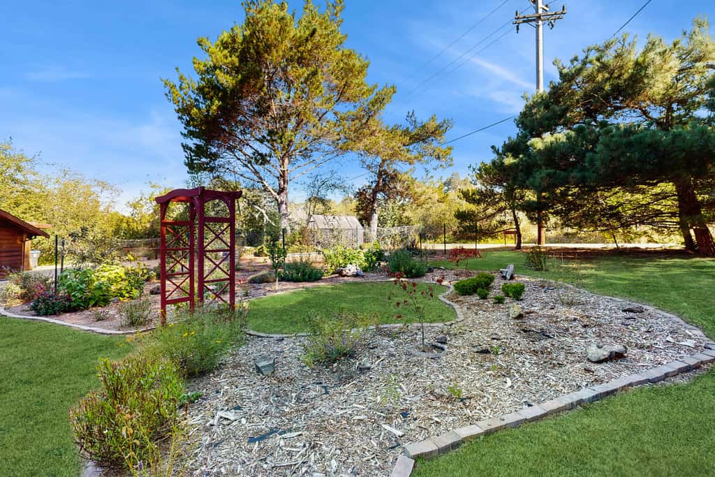 Architectural Retreat, Hot Tub, Gardens & Dog Yard