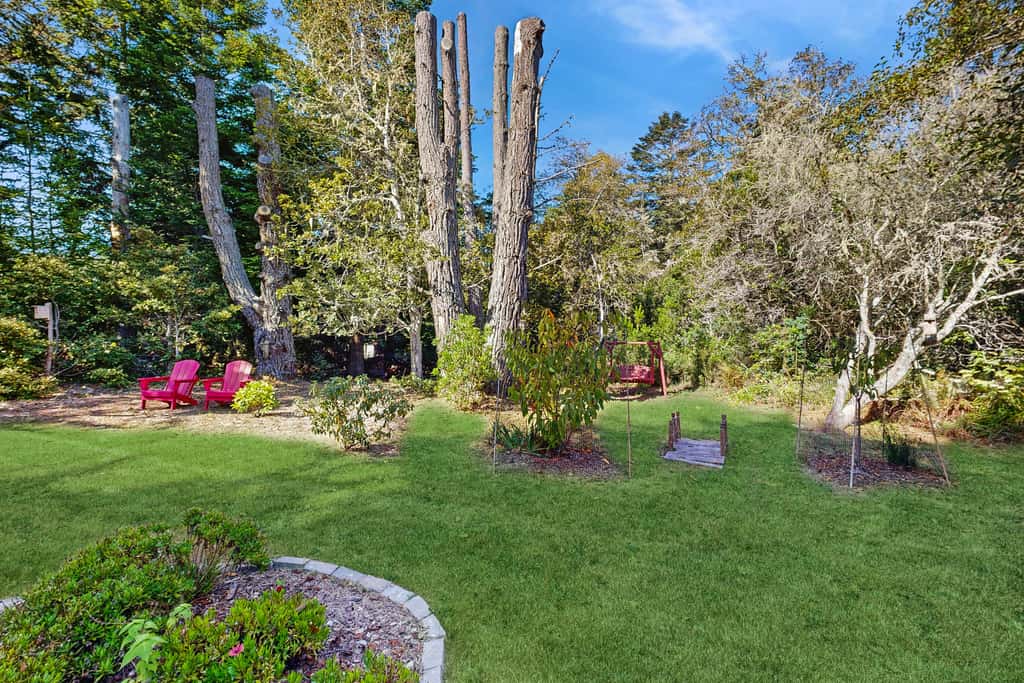Architectural Retreat, Hot Tub, Gardens & Dog Yard