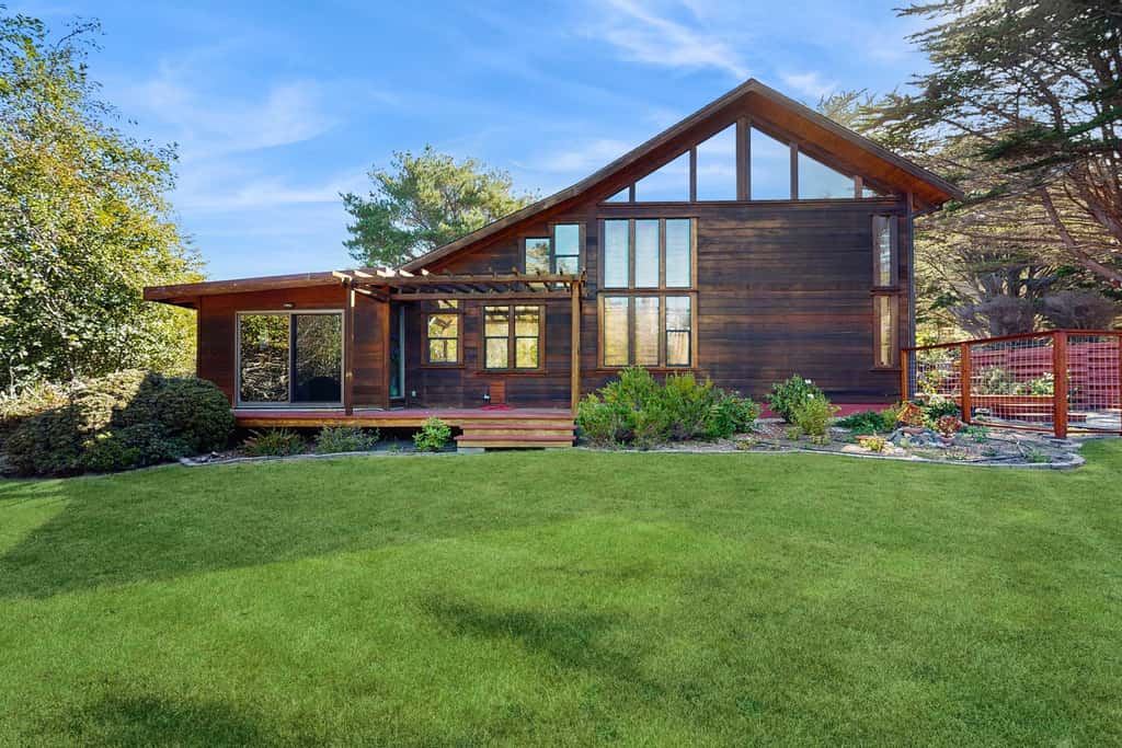 Architectural Retreat, Hot Tub, Gardens & Dog Yard