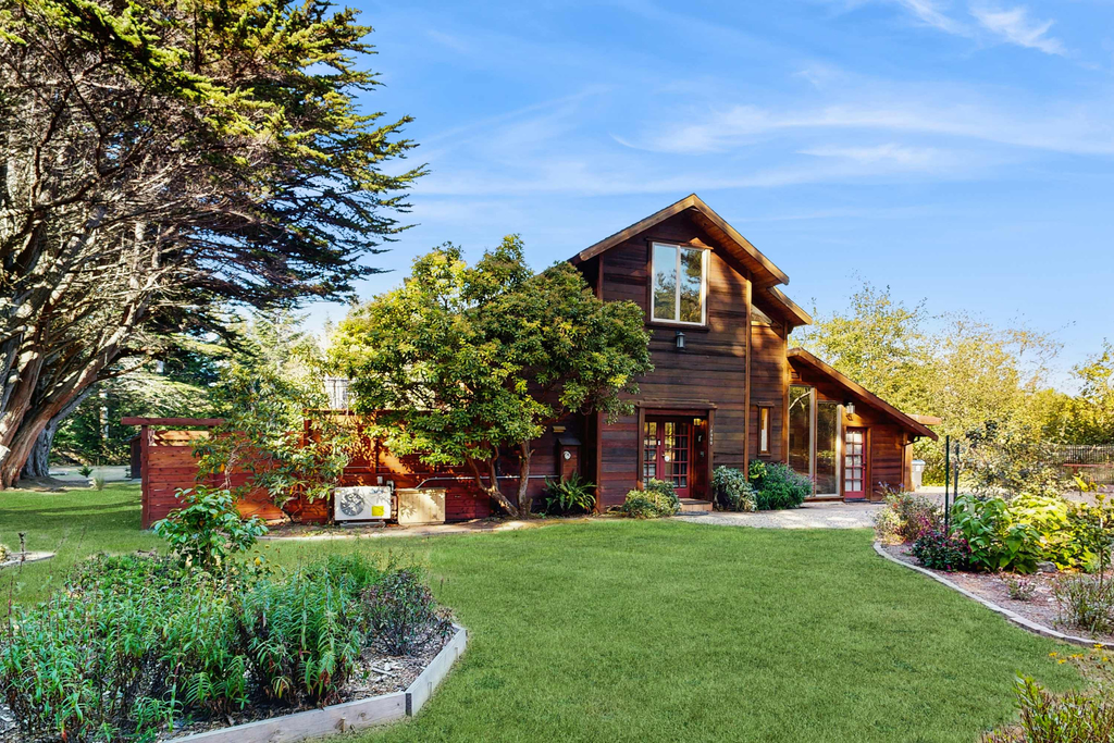 Architectural Retreat, Hot Tub, Gardens & Dog Yard