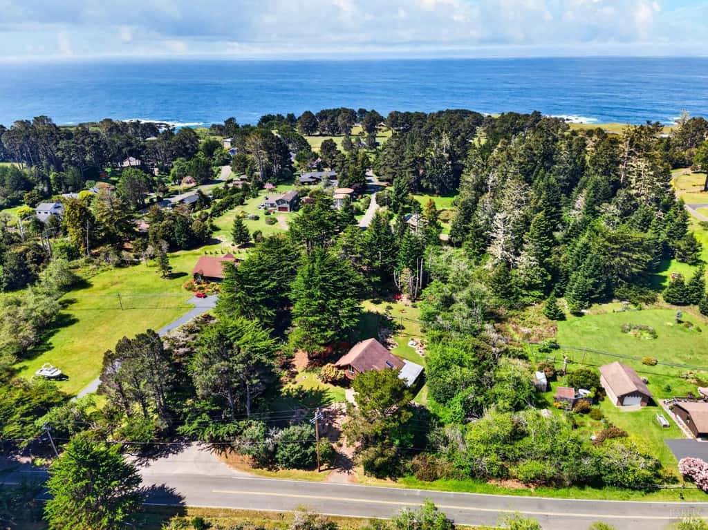 Architectural Retreat, Hot Tub, Gardens & Dog Yard