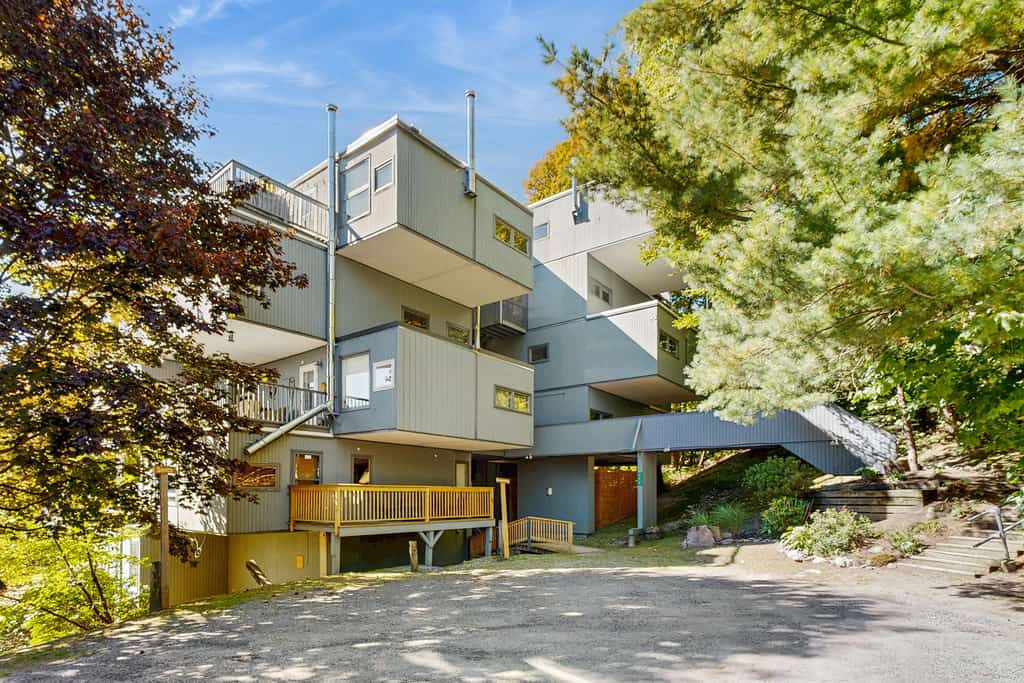 3BR w/ views, private deck, close to Sugarbush