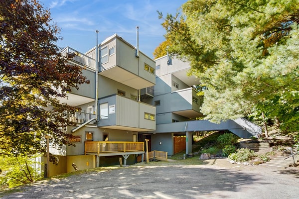 3BR w/ views, private deck, close to Sugarbush