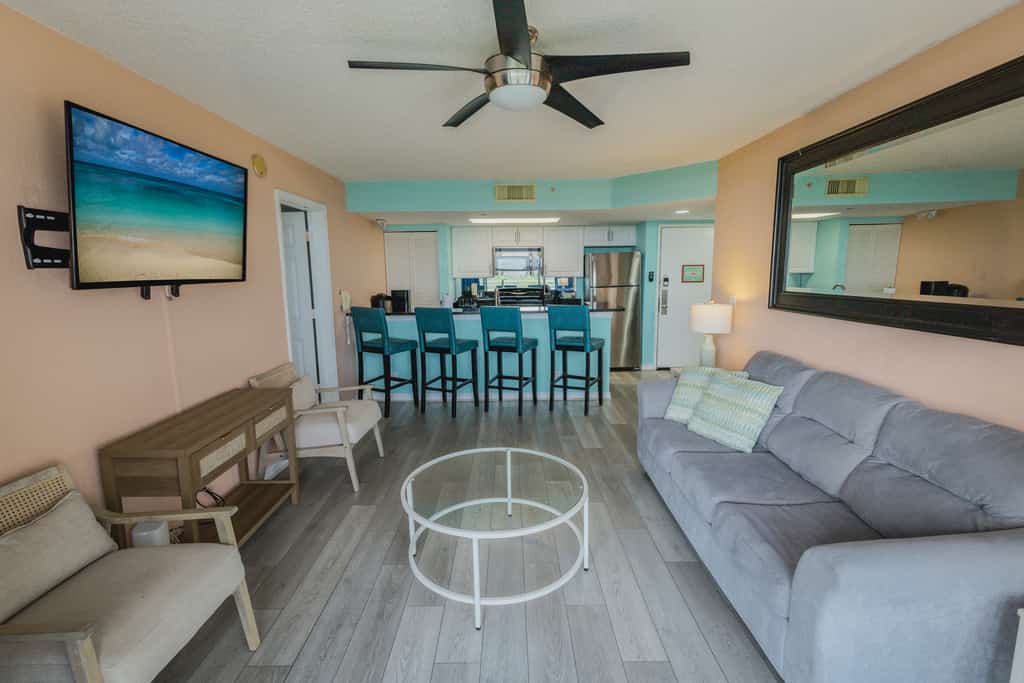 2BR Key West condo with pool, hot tub, kitchen, WiFi