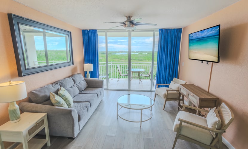 2BR Key West condo with pool, hot tub, kitchen, WiFi