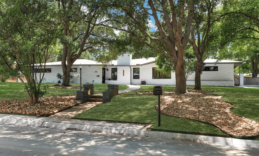 Huge 3BR Home w/ Pool & Modern Interior