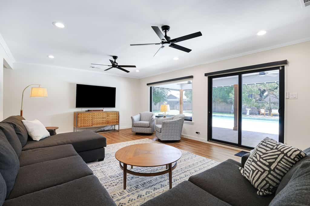 Huge 3BR Home w/ Pool & Modern Interior